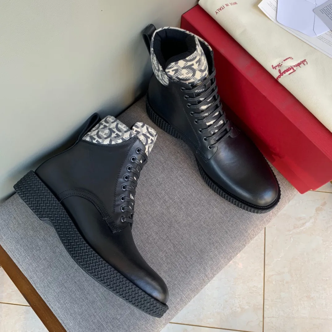 [Ferragamo] Top P: 1000💰 Number of yards: 39~44 (38.45 custom-made, non-returnable) Ferragamo winter series, original 1:1 development, casual men's short boots. Made with heavy investment, shoes and boots are made of imported cowhide + imported Ferragamo special fabric. Black cowhide lining that is not easily deformed. Wear-resistant rubber outsole, black cowhide, black open edge beads, black frosted, brown suede. Factory craftsmanship, perfect products are only prepared for you who know taste! Any comparison is welcome!